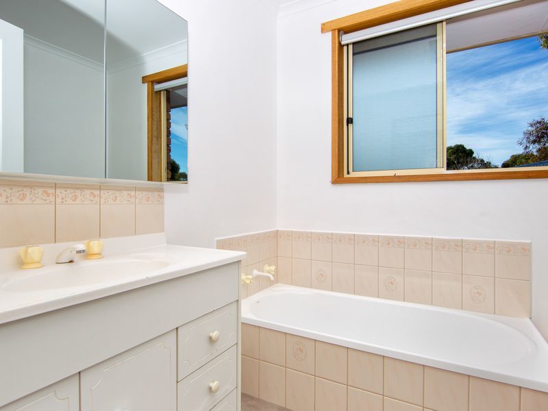 2 Riviera Drive, CARLTON, TAS, 7173
